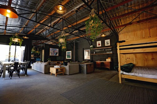 ‘THE SHED’ Luxury warehouse in the heart of Healesville and the Yarra Valley
