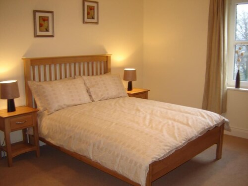 Cosy house, sleeps six, set in tranquil location. Less than one km from Kenmare.