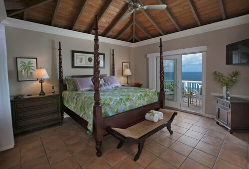 Turquoise Cove Spectacular Waterfront