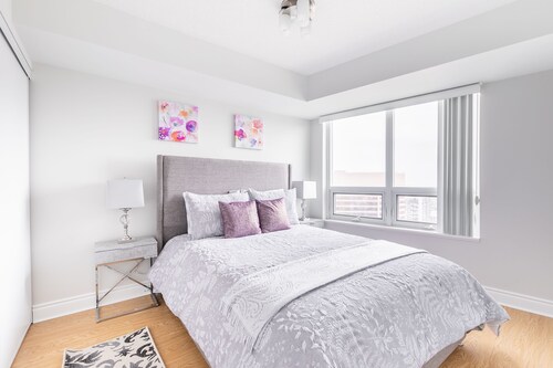 Simply Comfort. Gorgeous Apt North York