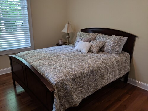Beautiful Retreat on the stress free Cumberland River offering extended stays