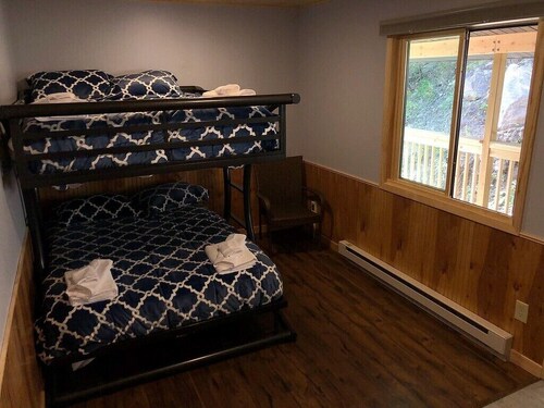 R2 Brand New Saganaga Lodge Family Room. Sleeps 4!