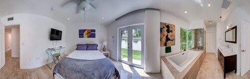 AMAZING Location + Wifi, New Cool Modern House, Secure, Centrally Located Area