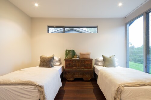 Luxurious Hideaway Retreat in Pullenvale