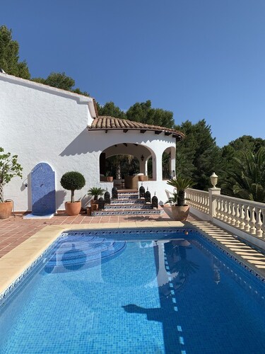 Family friendly Villa in Moraira with lovely outdoor terrace and pool