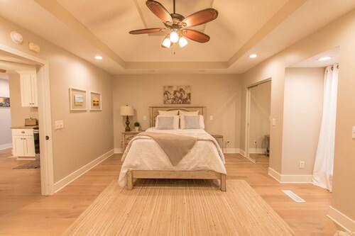 Relaxing River House Getaway-Sleeps 10