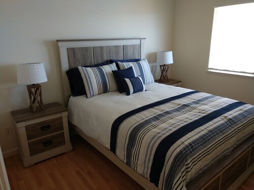 Quiet Ocean View 2 Bed / 2 Bath