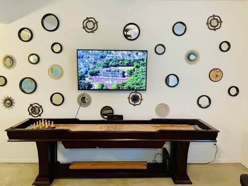 FUNKY FUN 3bd/2.5ba, 2 KINGS, Shfflbrd, Pro Cleaned!
