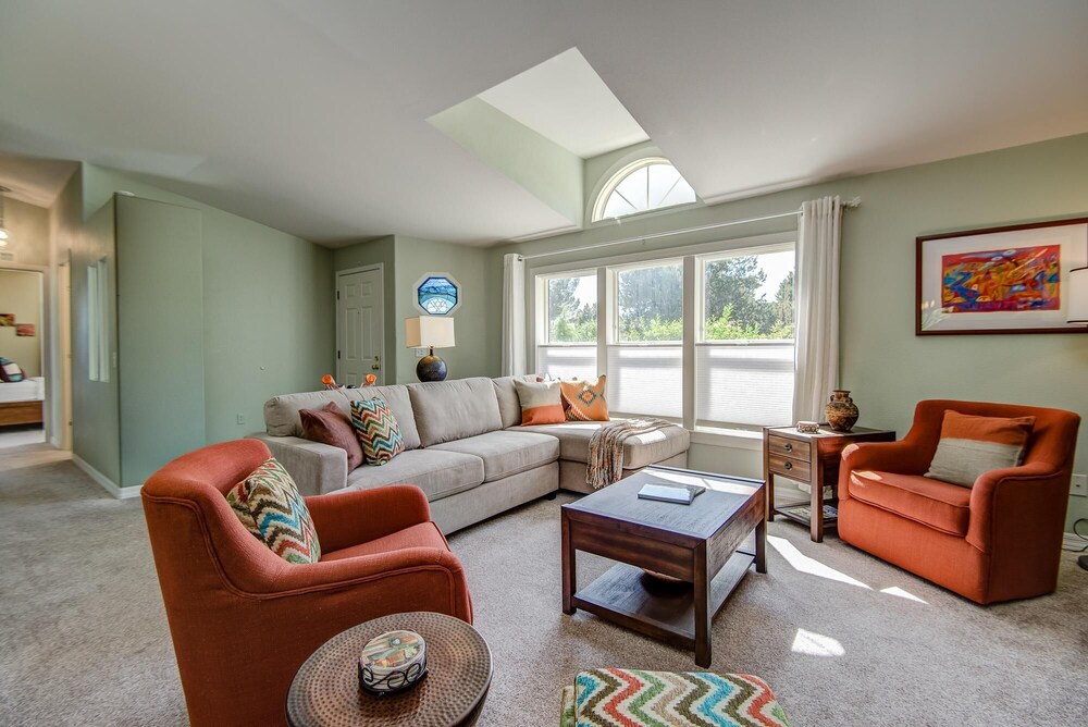House, 3 Bedrooms - Living Room