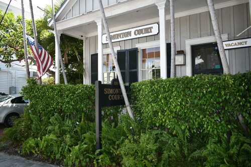 Simonton Court Historic Inn & Guesthouse