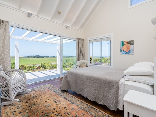 Modern Waipu Bach with Panoramic Sea Views - Waipu Holiday Home