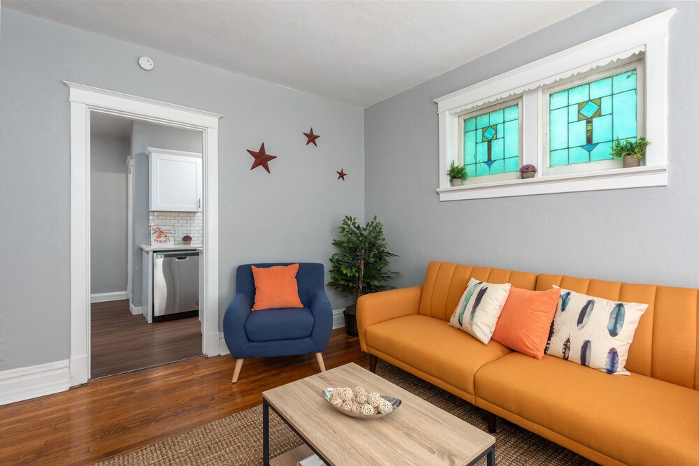 Traditional Apartment, 1 Bedroom, Non Smoking, Kitchen - Living Area