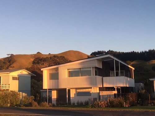 Stunning modern Beachfront House at Oakura Beach.
