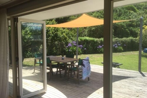 Kairakau Hideaway close to beach!