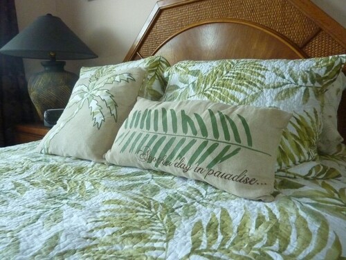 LOCATION! LOCATION! on Bermuda's Gold Coast @ $125 daily (BEACH Below 5min Walk)