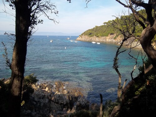 HYÈRES (Presqu'île de Giens), 50m de la mer MAGNIFIQUE STUDIO
