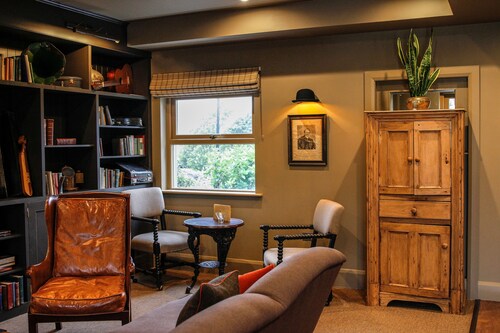 Fiddle and Bow Hotel
