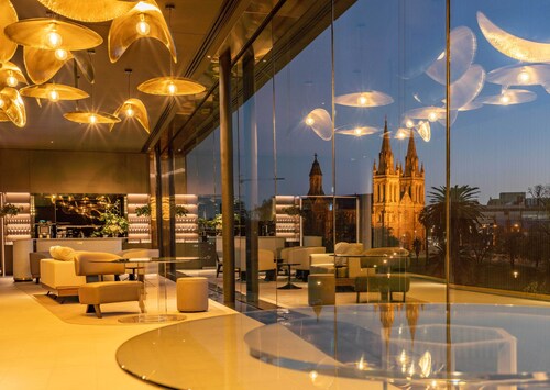 Oval Hotel