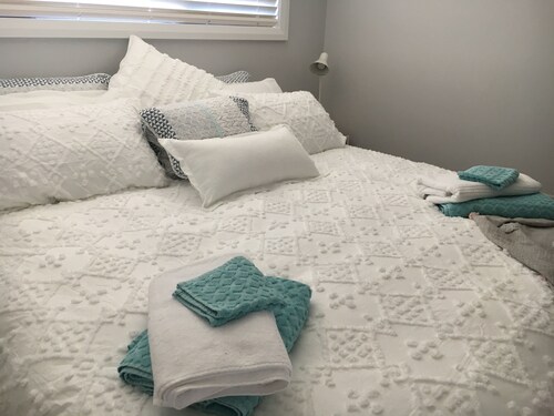 Luxurious new accommodation in the heart of town, 2 bed 2 bath fully equipped.