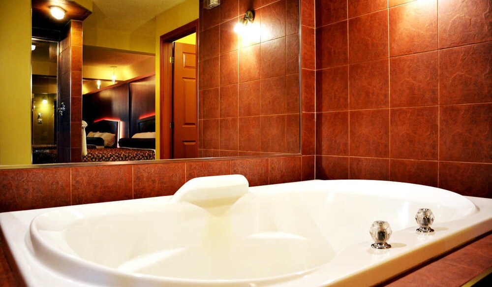 Deep Soaking Bathtub