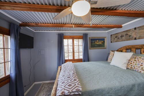 Cozy Mountain Cabin in Downtown Grand Lake!