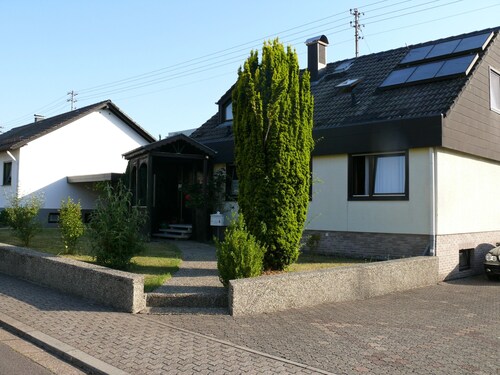 2 chambres, cuisine, salle de bain (équipement complet), terrasse