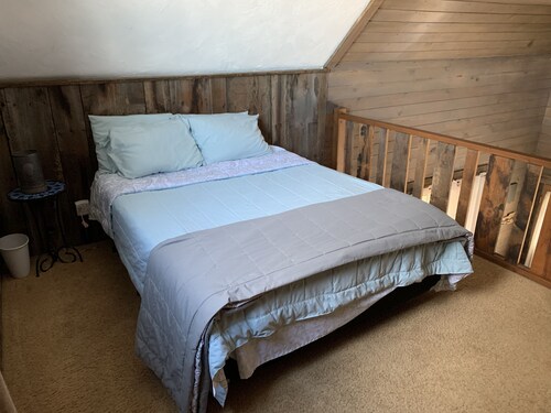 Cozy Horse Farm Guest House with Loft