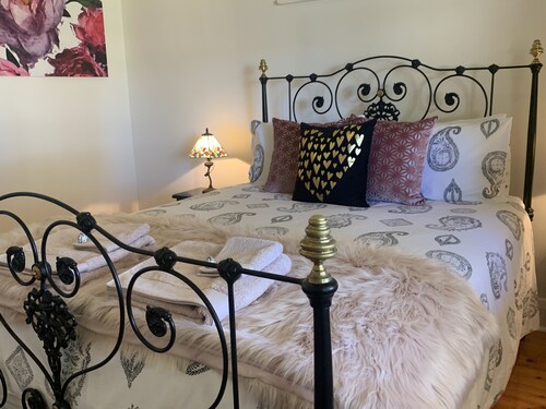 Amongst the Vines Deluxe Retreat Vineyard Accommodation