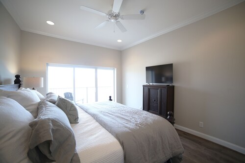 UPDATED Condo on Beautiful Smith Lake