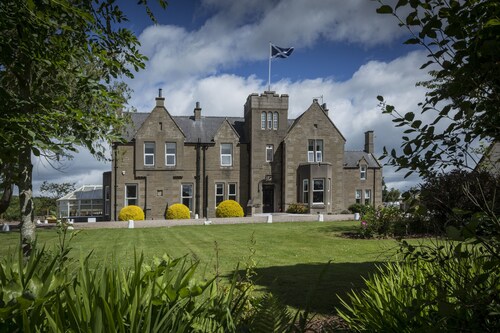 Victorian Mansion, fully refurbished, sleeps 24 guests in 12 ensuite bedrooms