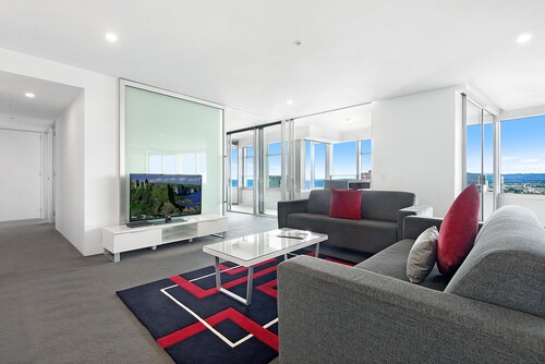 Private 3 Bed Ocean View Q Surfers Paradise