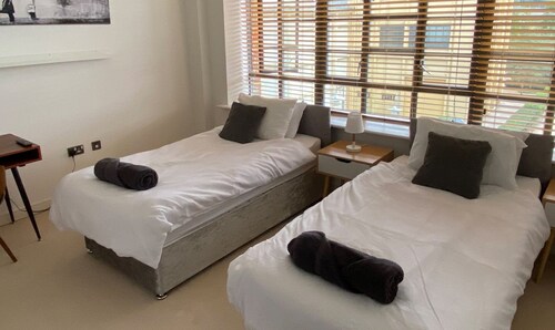 Continental Apartments at Wallis Square with Parking, WiFi & Netflix