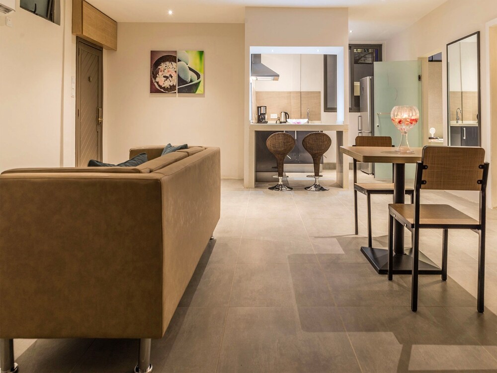 Executive Suite - In-Room Dining