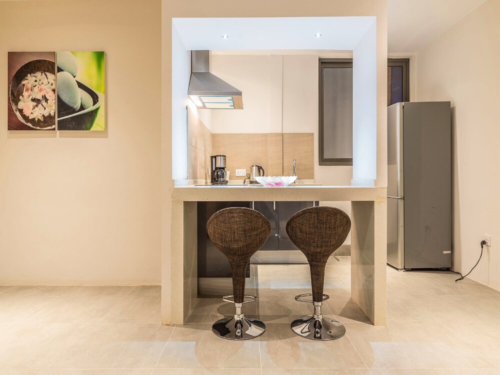 Executive Suite - In-Room Dining