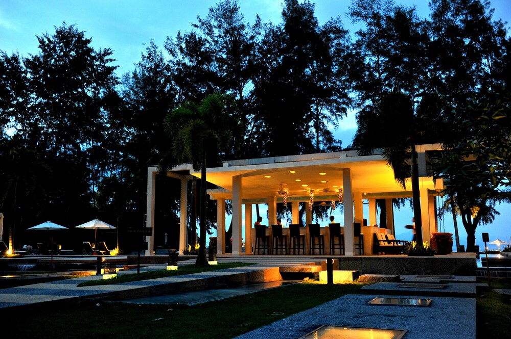 Poolside Bar