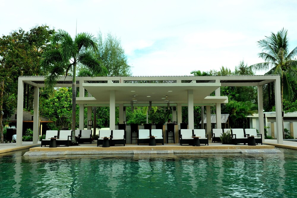 Poolside Bar