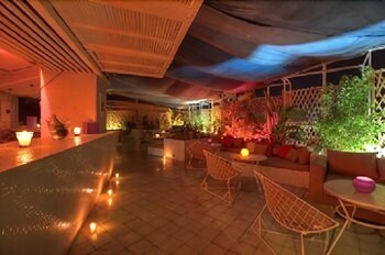 Hotel Bar