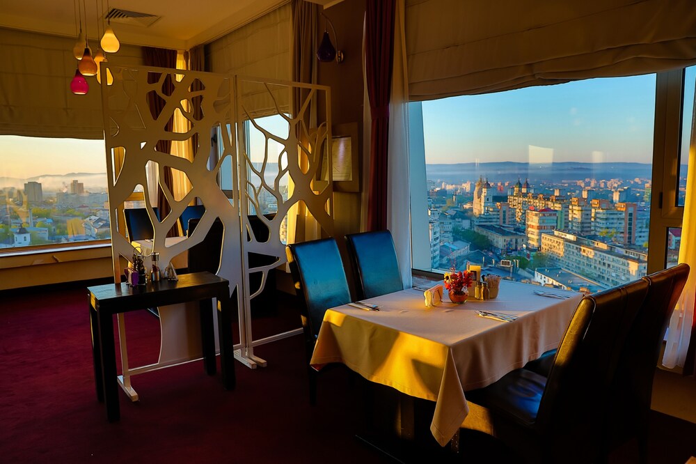 Couples Dining