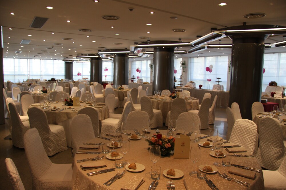 Food Court