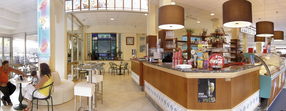 Hotel Bar