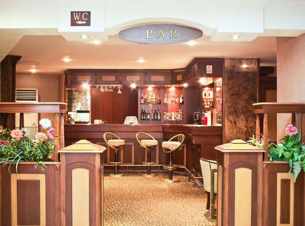 Hotel Bar