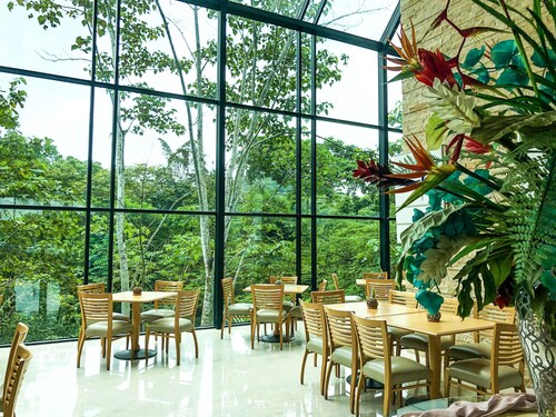 Summit Rainforest & Golf Resort