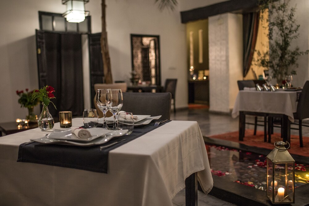 Couples Dining