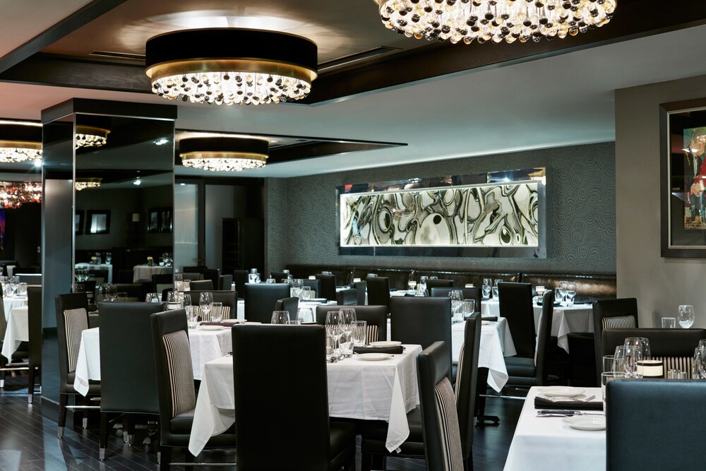 Restaurant, World Center Hotel