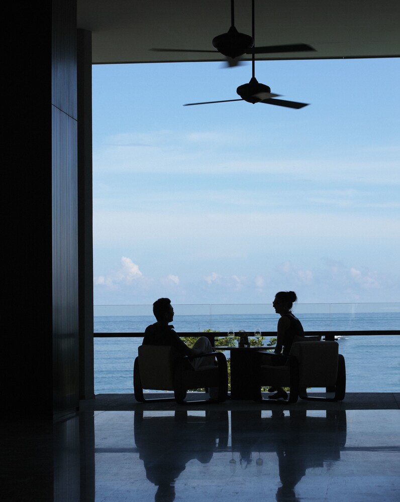 Hotel Lounge
