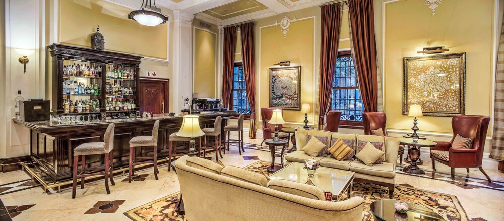 Hotel Bar
