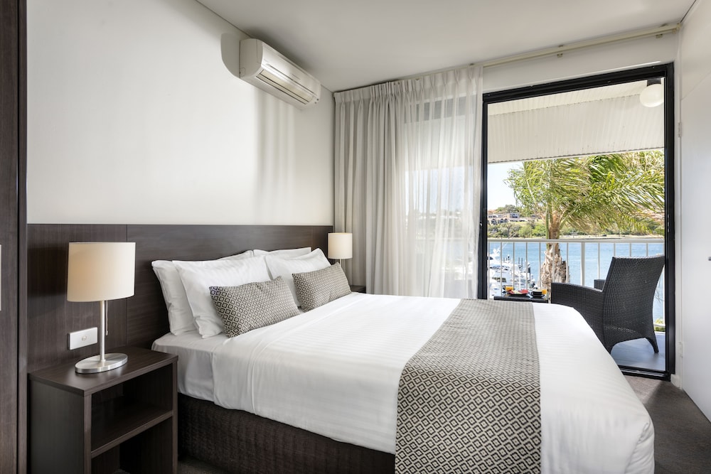 Executive 1 Bedroom Apartment - Guestroom