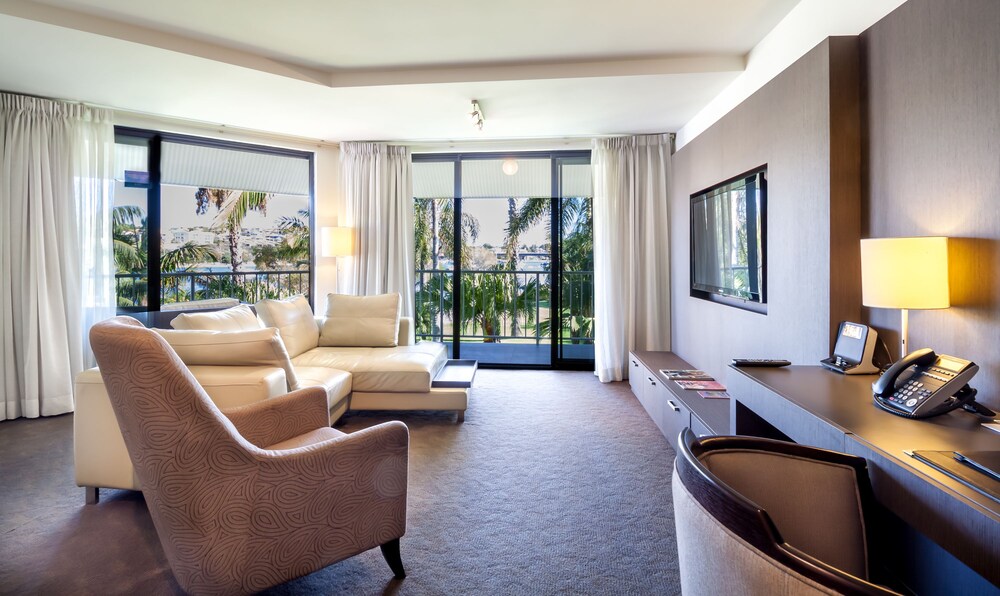 Riverside Suite - Guestroom