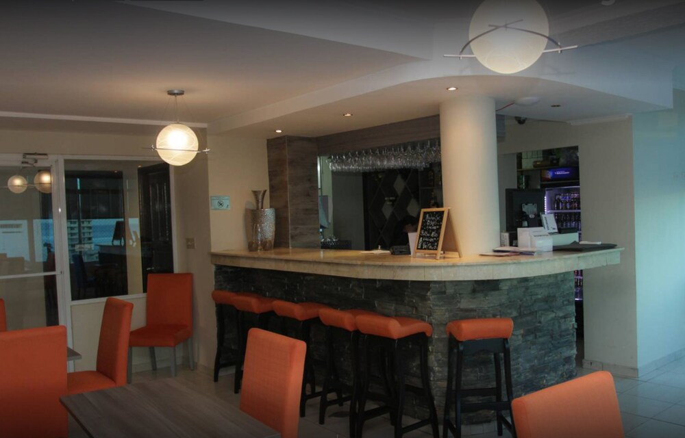 Hotel Bar