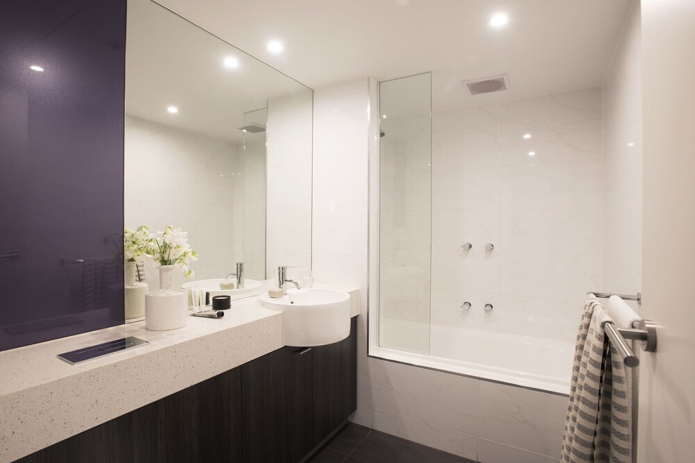 Deluxe One Bedroom Apartment - Bathroom